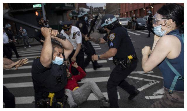 最新美国黑人被警察射杀,最新美国黑人被警察射杀事件，反思与呼唤公正